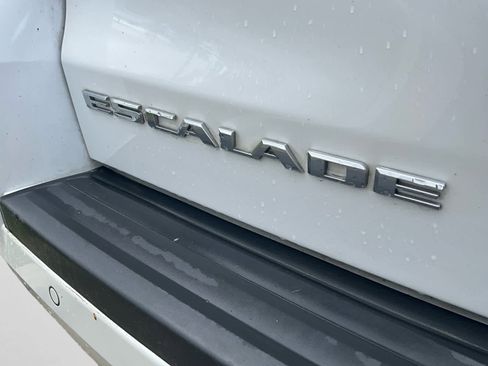 Used 2017 Cadillac Escalade Premium Luxury AWD/4WD image 24