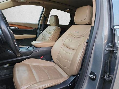 Used 2018 Cadillac XT5 Platinum w/ Driver Assist Package AWD/4WD image 14