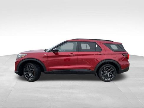 Used 2025 Ford Explorer ST-Line w/ Premium Package image 3