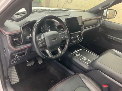 Used 2023 Ford Expedition Limited AWD/4WD image 6