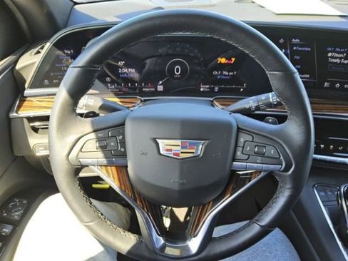 Used 2024 Cadillac Escalade Luxury image 6