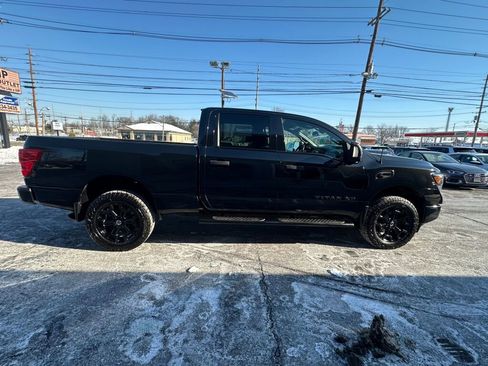 Used 2019 Nissan Titan SV w/ SV Convenience Package image 8