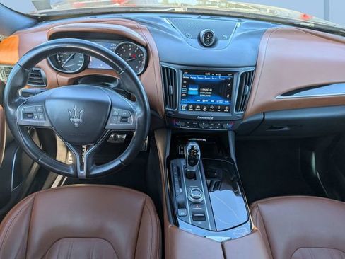 Used 2018 Maserati Levante GranLusso AWD/4WD image 14