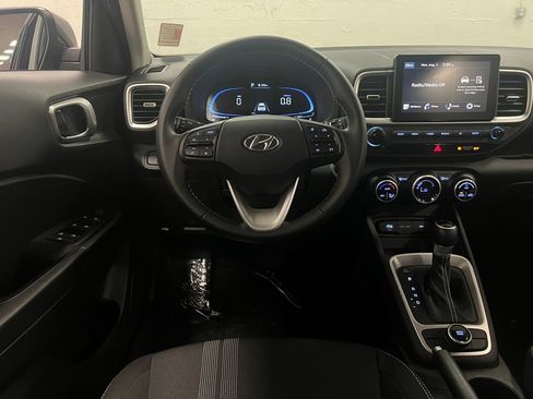 Used 2024 Hyundai Venue SEL FWD image 14