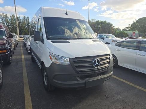 Used 2025 Mercedes-Benz Sprinter 2500 image 1