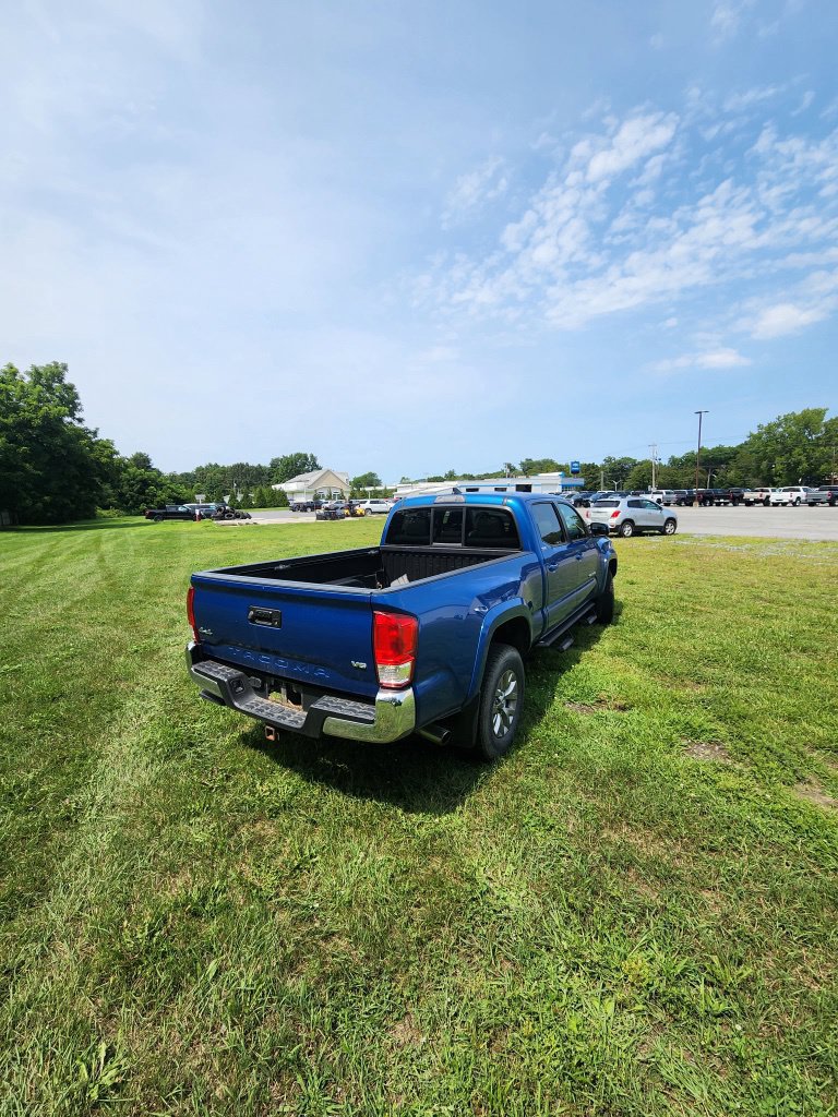 Used 2016 Toyota Tacoma SR5 w/ SR5 Appearance Package (SN) AWD/4WD image 8