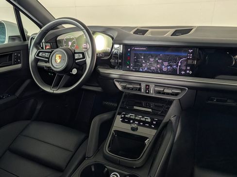 Certified 2024 Porsche Cayenne AWD/4WD image 20