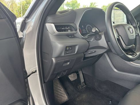 Used 2025 Toyota Highlander XSE AWD/4WD image 37