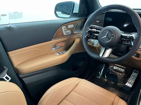 New 2026 Mercedes-Benz GLS 580 4MATIC image 11