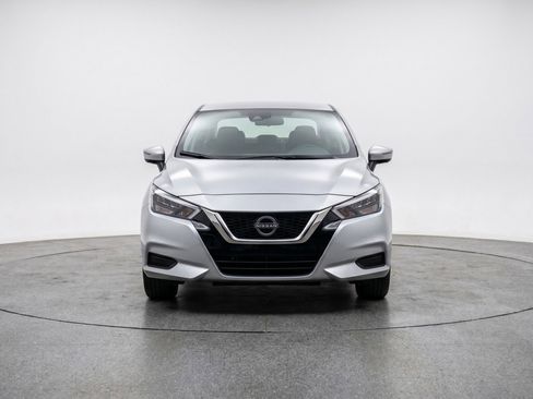 Used 2025 Nissan Versa SV FWD image 2