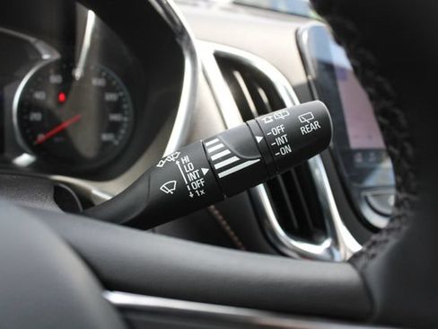 Used 2024 Chevrolet Equinox Premier AWD/4WD image 15