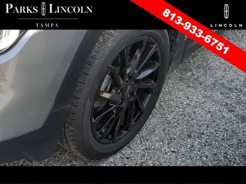 Used 2024 GMC Terrain SLE w/ Driver Convenience Package FWD image 12
