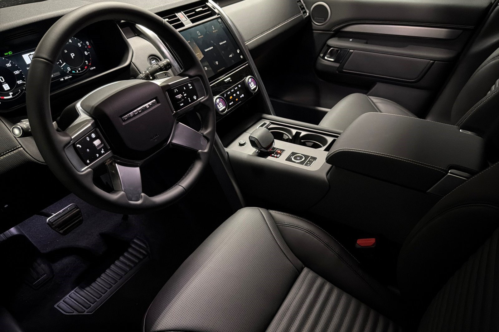 New 2026 Land Rover Discovery Limited Edition AWD/4WD image 4