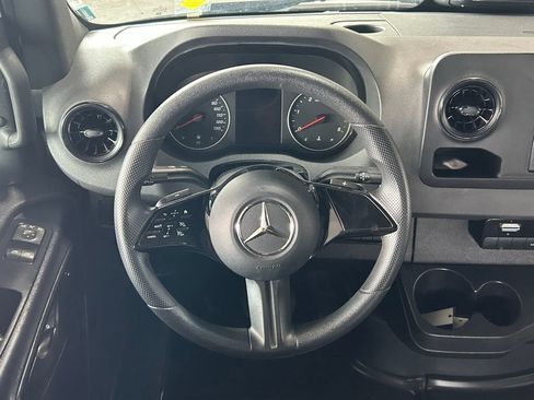 Used 2025 Mercedes-Benz Sprinter 2500 image 9