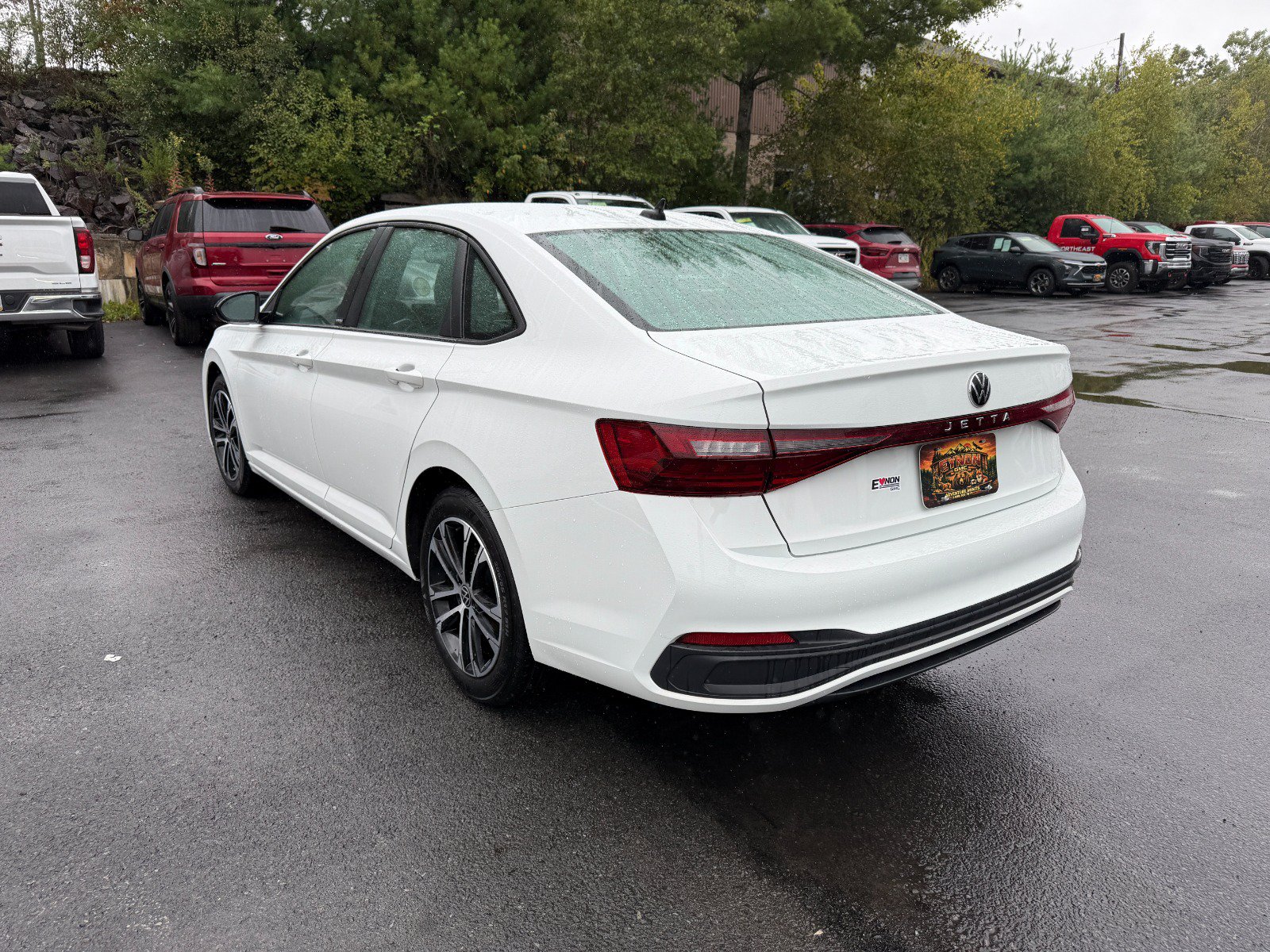 Used 2025 Volkswagen Jetta Sport FWD image 3