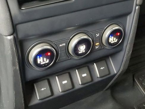 Used 2020 Land Rover Defender 110 SE AWD/4WD image 11