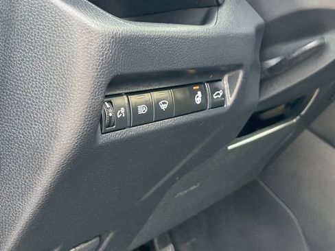 Used 2020 Toyota RAV4 XLE image 28