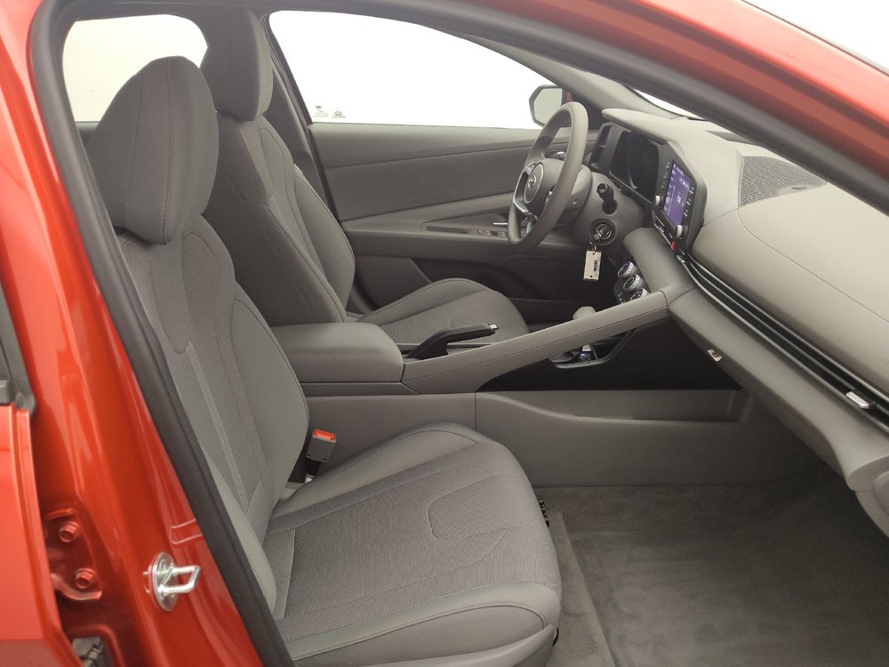 Used 2021 Hyundai Elantra SE FWD image 21