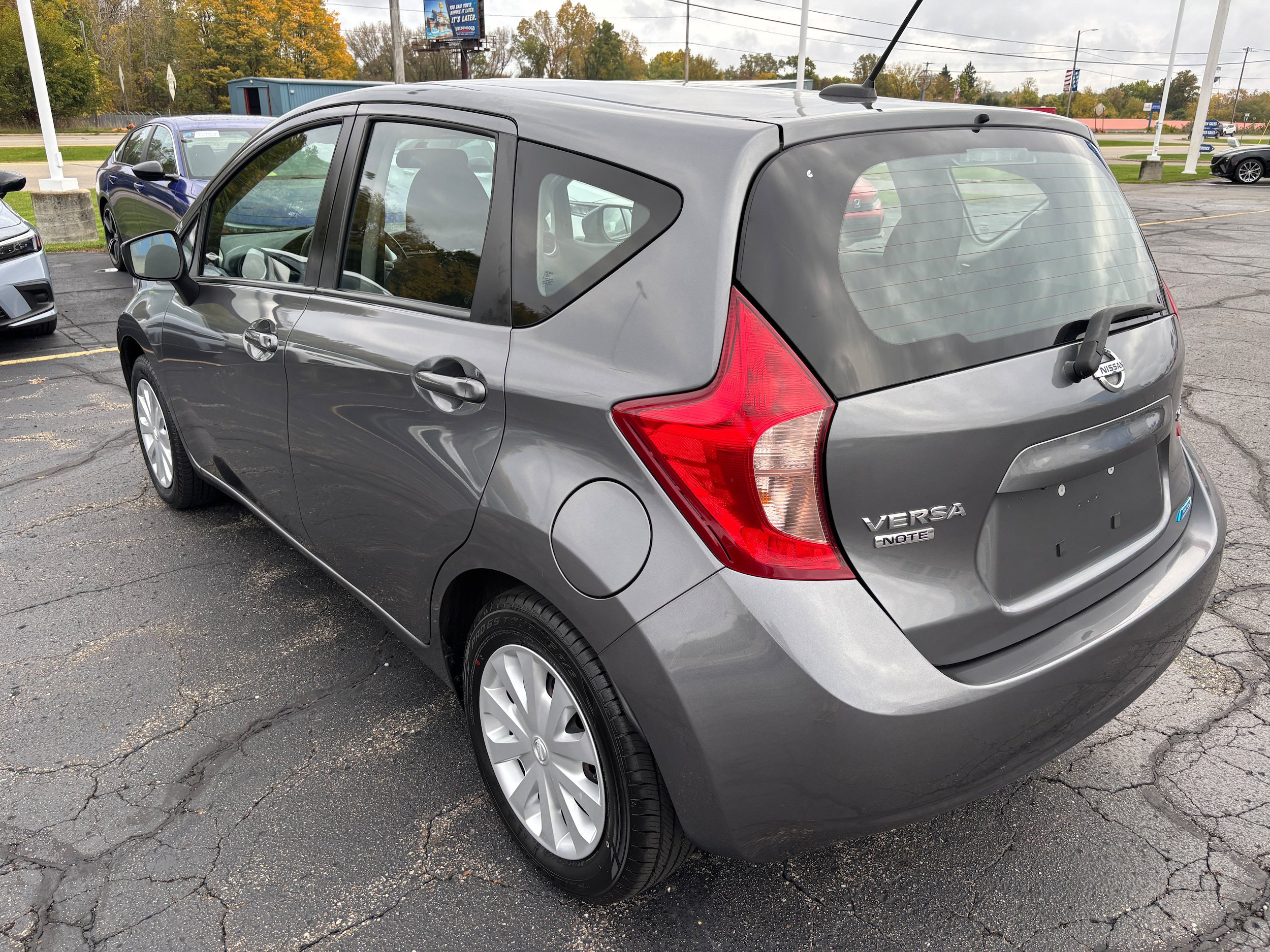 Used 2016 Nissan Versa Note SV FWD image 8