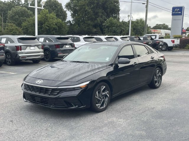 Used 2025 Hyundai Elantra Limited FWD image 3