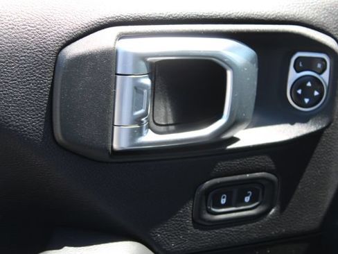 Used 2023 Jeep Wrangler Unlimited Sahara w/ Cold Weather Group AWD/4WD image 15