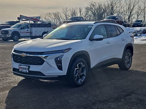 Used 2025 Chevrolet Trax LT image 4