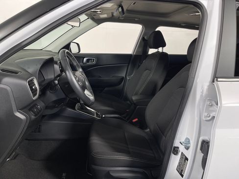 Certified 2025 Hyundai Venue SEL FWD image 12