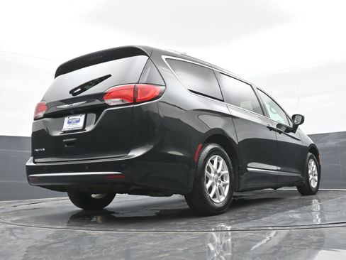 Used 2020 Chrysler Pacifica Touring-L image 44