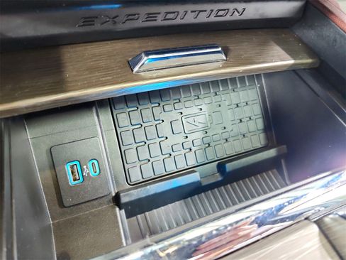 Used 2024 Ford Expedition Max Limited image 34