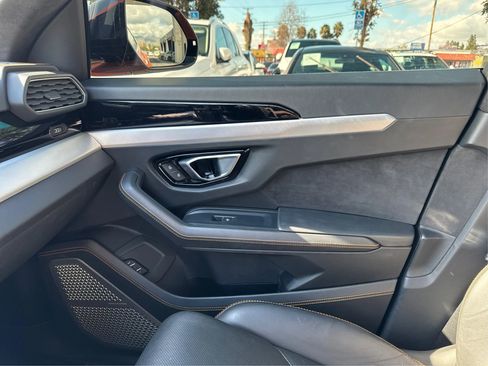 Used 2021 Lamborghini Urus image 19