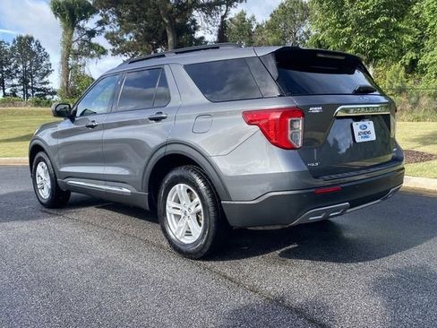 Used 2023 Ford Explorer XLT w/ Equipment Group 202A AWD/4WD image 10