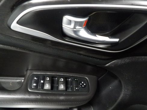 Used 2015 Chrysler 200 C w/ Navigation & Sound Group I image 7