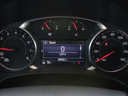 Used 2022 GMC Terrain SLE image 32