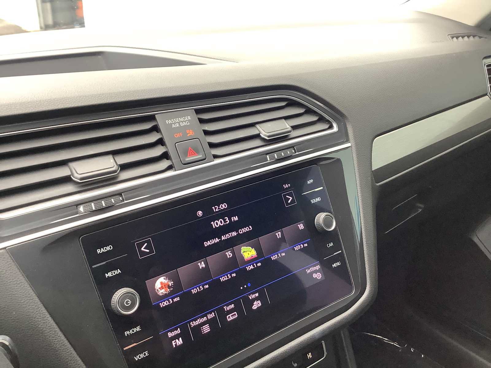 Used 2020 Volkswagen Tiguan SE FWD image 17