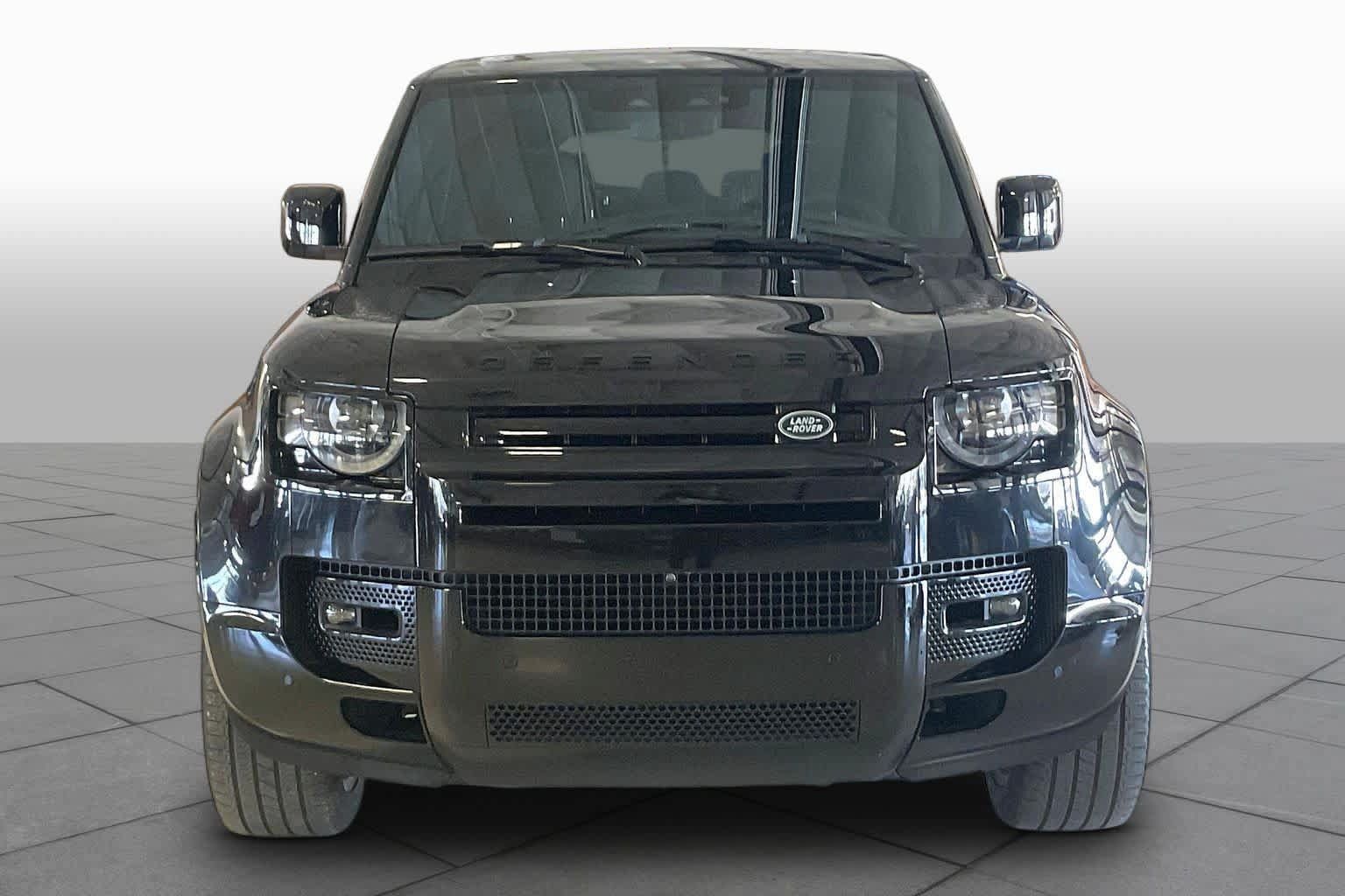 Used 2023 Land Rover Defender 110 V8 AWD/4WD image 3