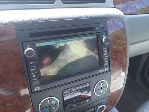 Used 2007 Chevrolet Suburban LTZ w/ LTZ Preferred Equipment Group image 18