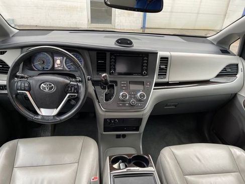 Used 2019 Toyota Sienna XLE Premium image 11
