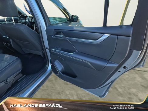 Used 2025 GMC Acadia Elevation image 31