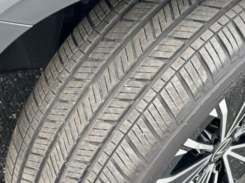 Used 2025 Volkswagen Taos SE image 11