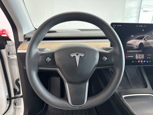 Used 2023 Tesla Model Y Long Range AWD/4WD image 18