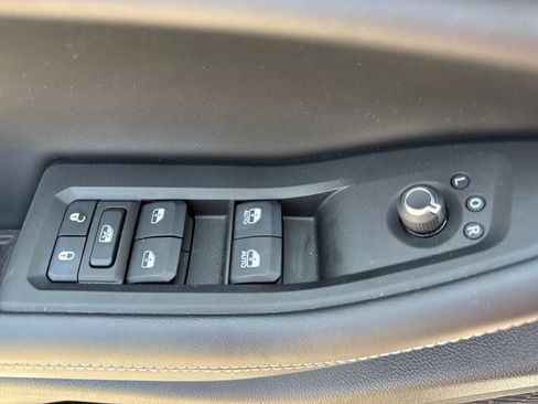 Used 2025 Jeep Grand Cherokee L Altitude AWD/4WD image 18