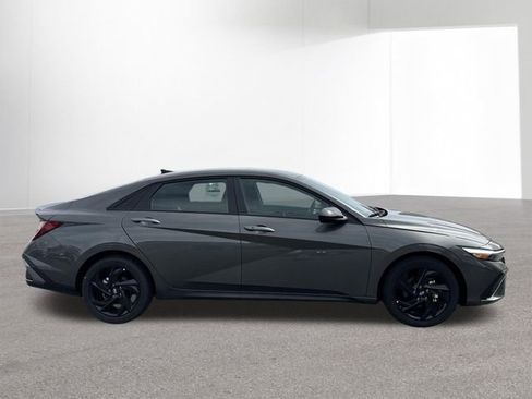 New 2026 Hyundai Elantra Sport FWD image 31