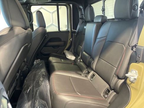 Used 2025 Jeep Gladiator Rubicon AWD/4WD image 16