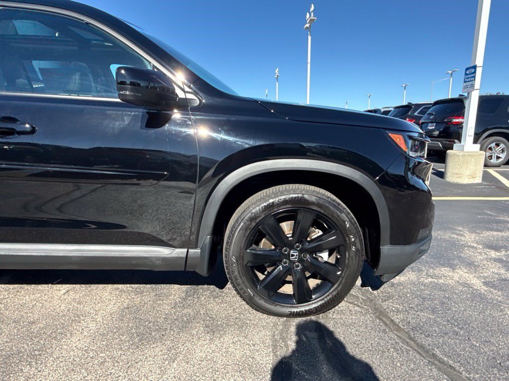 Certified 2025 Honda Pilot Black Edition image 15