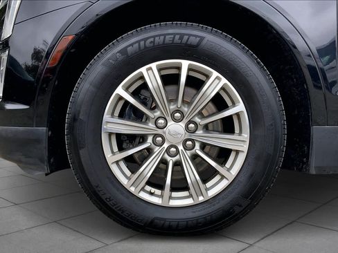 Used 2018 Cadillac XT5 Luxury w/ Driver Awareness Package FWD image 9
