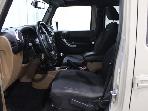 Used 2018 Jeep Wrangler Unlimited Sahara image 3