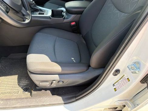 Used 2025 Toyota RAV4 XLE AWD/4WD image 8