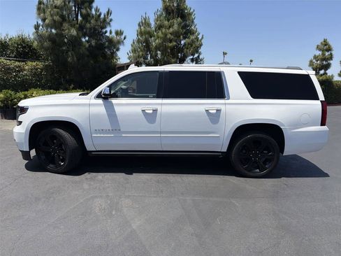 Used 2018 Chevrolet Suburban Premier AWD/4WD image 3