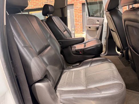 Used 2007 Chevrolet Suburban LT w/ LT Preferred Equipment Group AWD/4WD image 18
