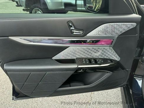 Used 2023 BMW 760i xDrive image 12